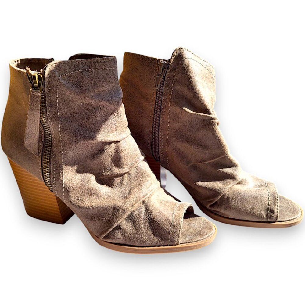 Charming Charlie Ruched Faux Suede Peep-Toe Block Heel Taupe Booties, 6M NWOT
